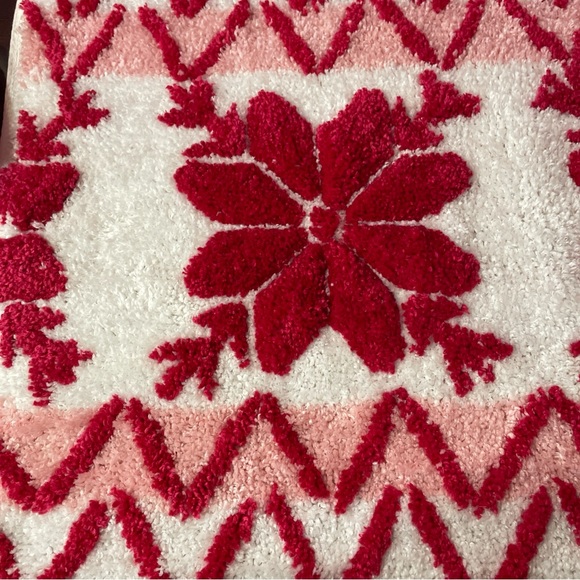 Betsey Johnson snowflake bathroom set - Picture 2 of 8